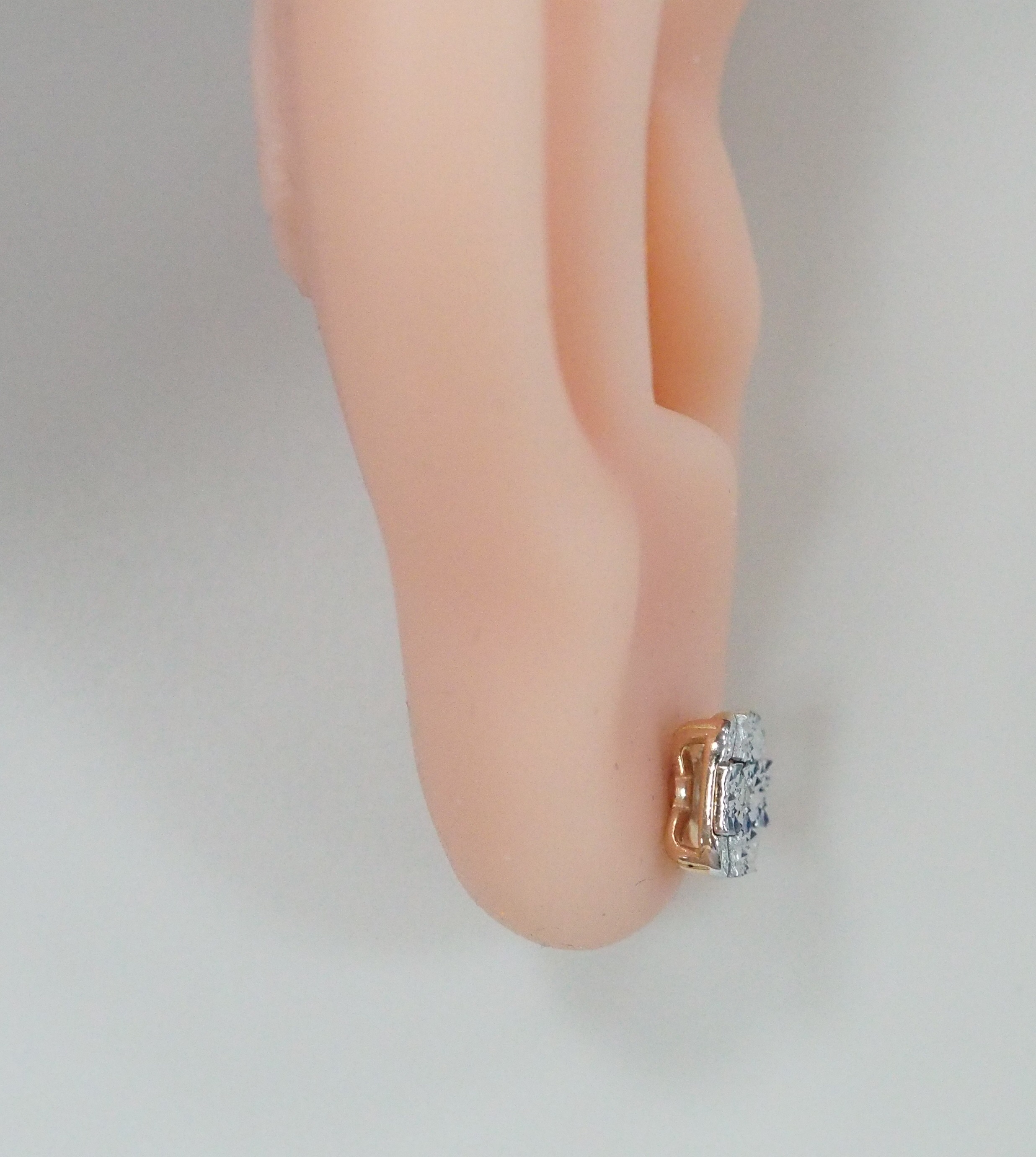 Серебряные серьги-пусеты с бриллиантами